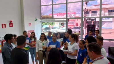 A Prefeitura Municipal de Nova Bandeirantes recebeu a visita dos alunos da Escola Estadual Professor Valdomiro Teodoro Cândido