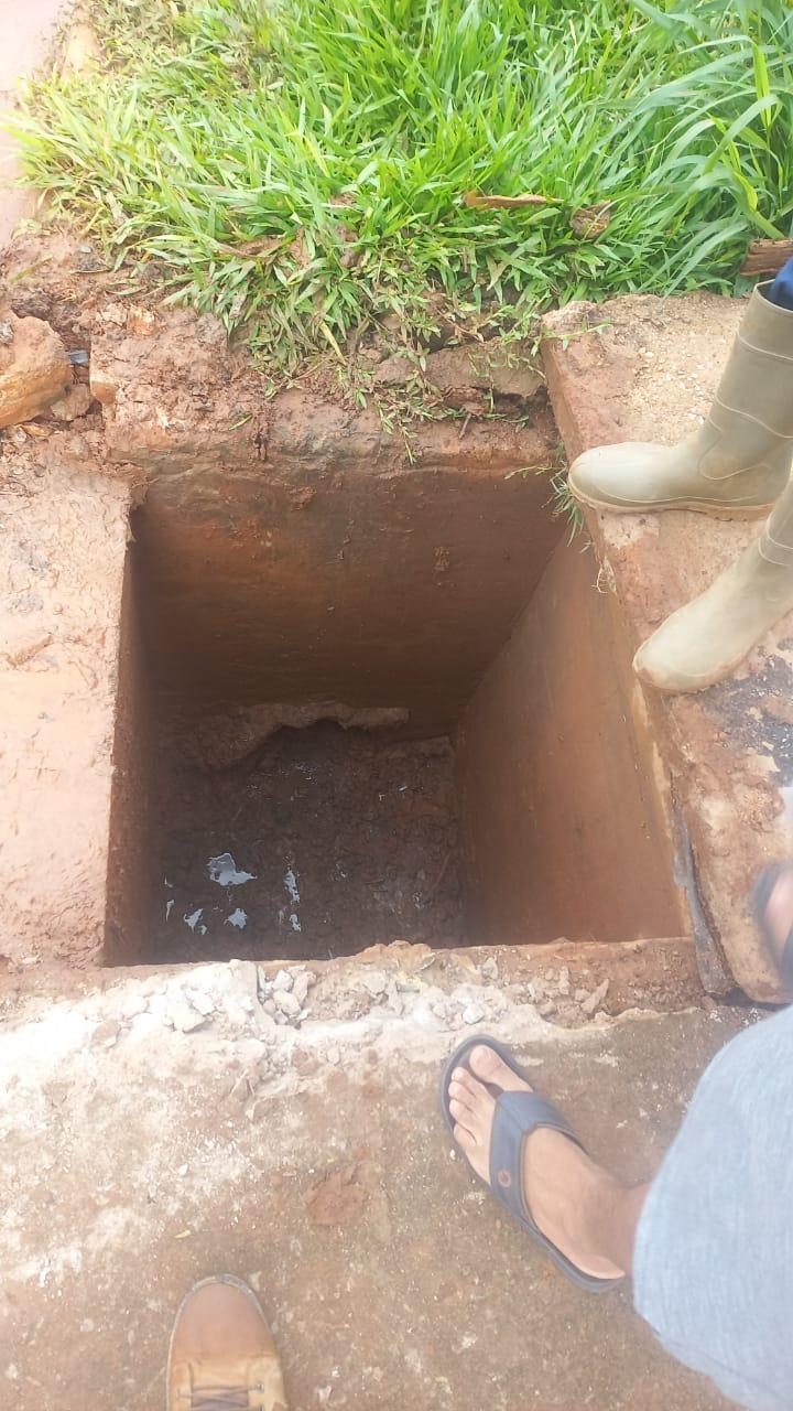 A Secretaria Municipal de Urbanismo e Cidades vem realizando limpeza nos esgotos do Município