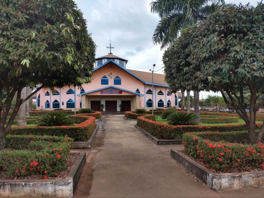 IGREJA MATRIZ NOVA BANDEIRANTES MT